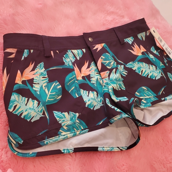 Roxy board shorts - Picture 4 of 14